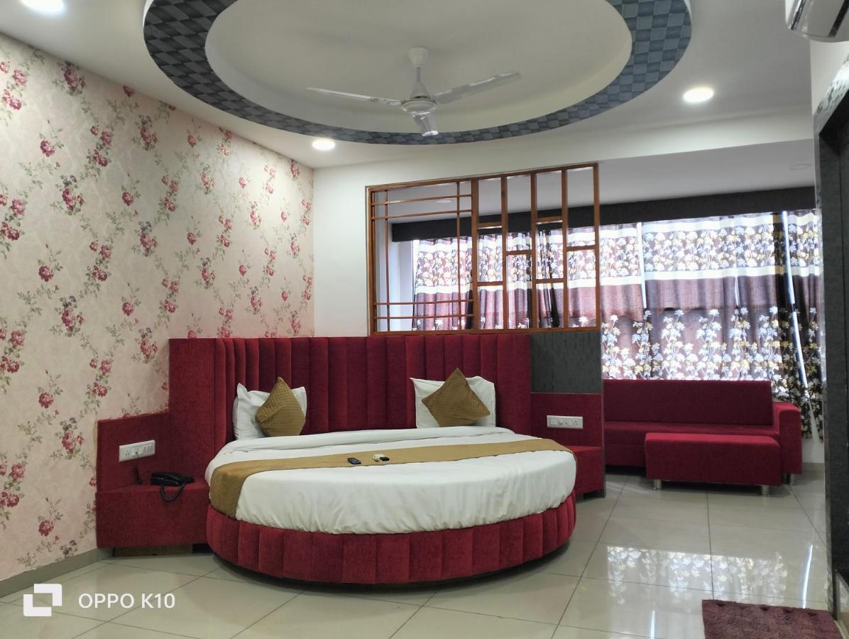 Hotel Rudra Palace Anand Luaran gambar
